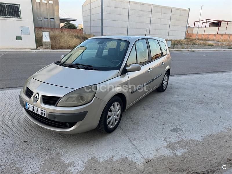Beige Usado 2008 Renault Scénic II Privilege Monovolumen | 2500 € (Buen precio) - Imagen 1/4