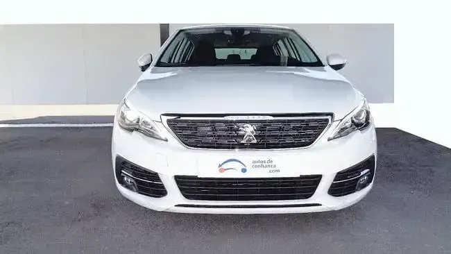 Usado Peugeot 308 Active 130 CV (95 kW) 2022 Blanco