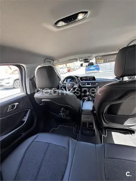 Usado BMW 118 140 CV (102 kW) 2021 Gris / plata Utilitario