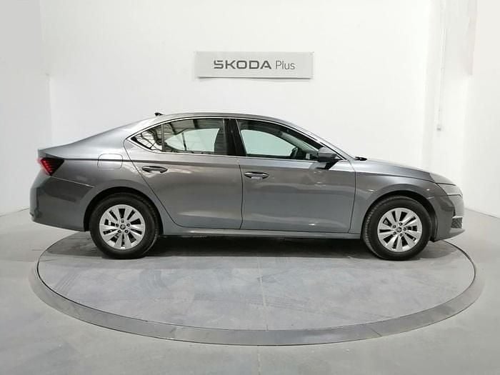 Usado Skoda Octavia Selection 150 HP (110 kW) 2025 Cinzento