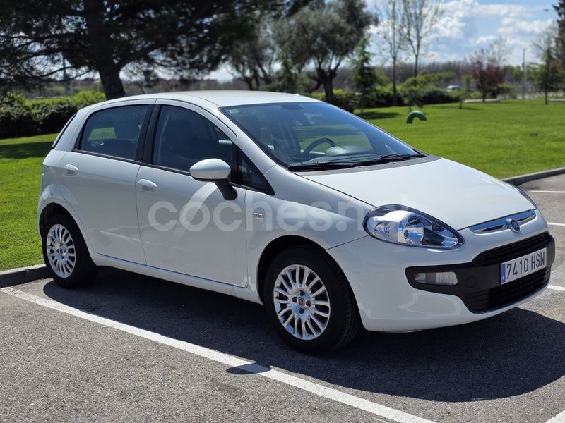 Blanco Usado 2013 Fiat Punto Easy Utilitario | 4490 € (Buen precio) - Imagen 1/4