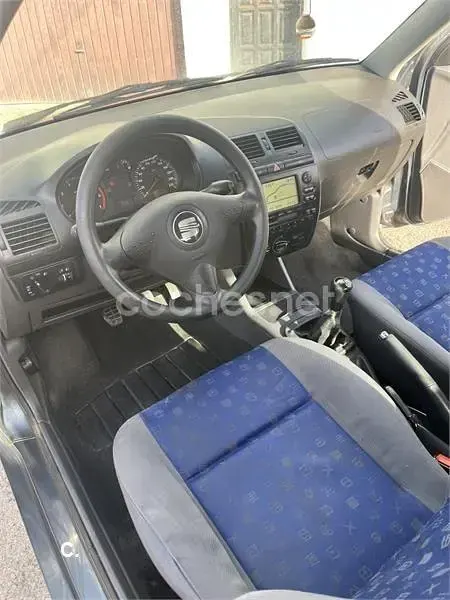 Usado Seat Ibiza 60 CV (44 kW) 2001 Gris / plata Utilitario