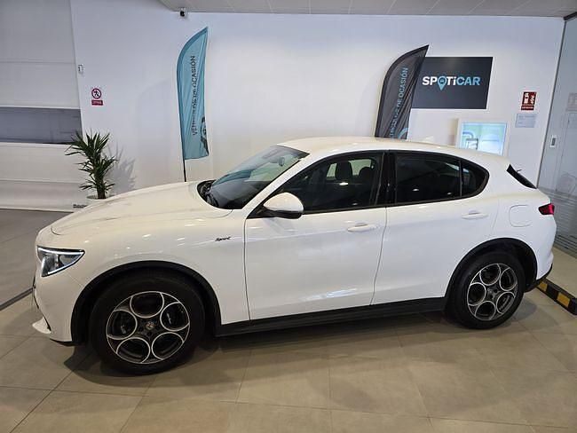 Usado Alfa Romeo Stelvio Sprint 190 CV (139 kW) 2021 Blanco SUV
