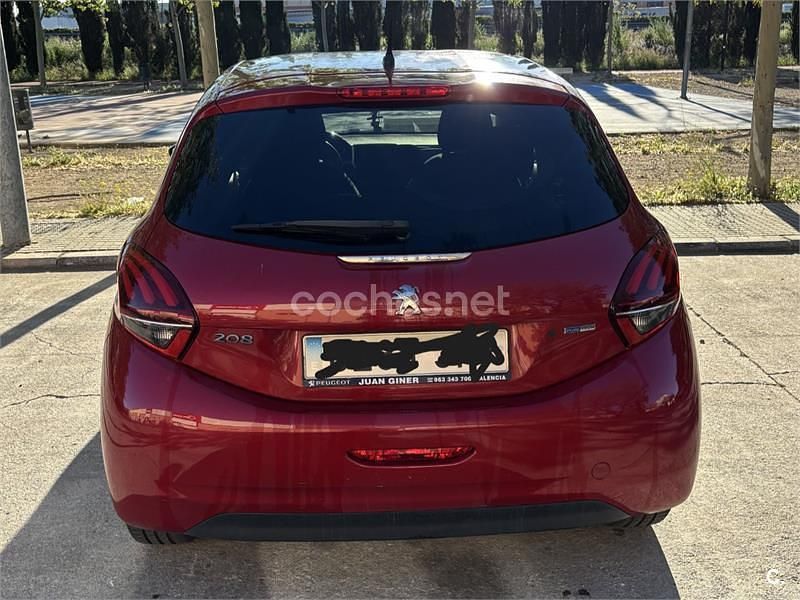 Usado Peugeot 208 Style 82 CV (60 kW) 2016 Rojo Utilitario
