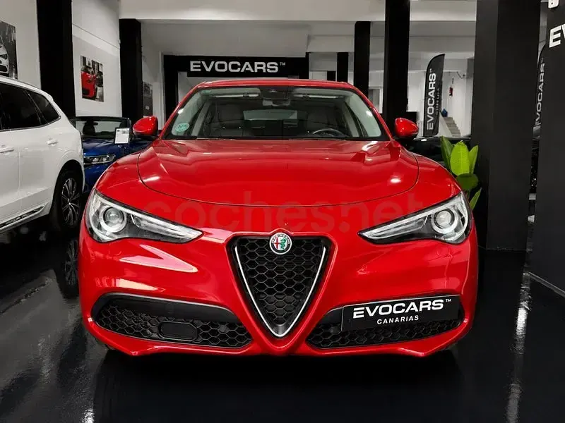 Usado Alfa Romeo Stelvio Super 201 CV (147 kW) 2018 Rojo SUV