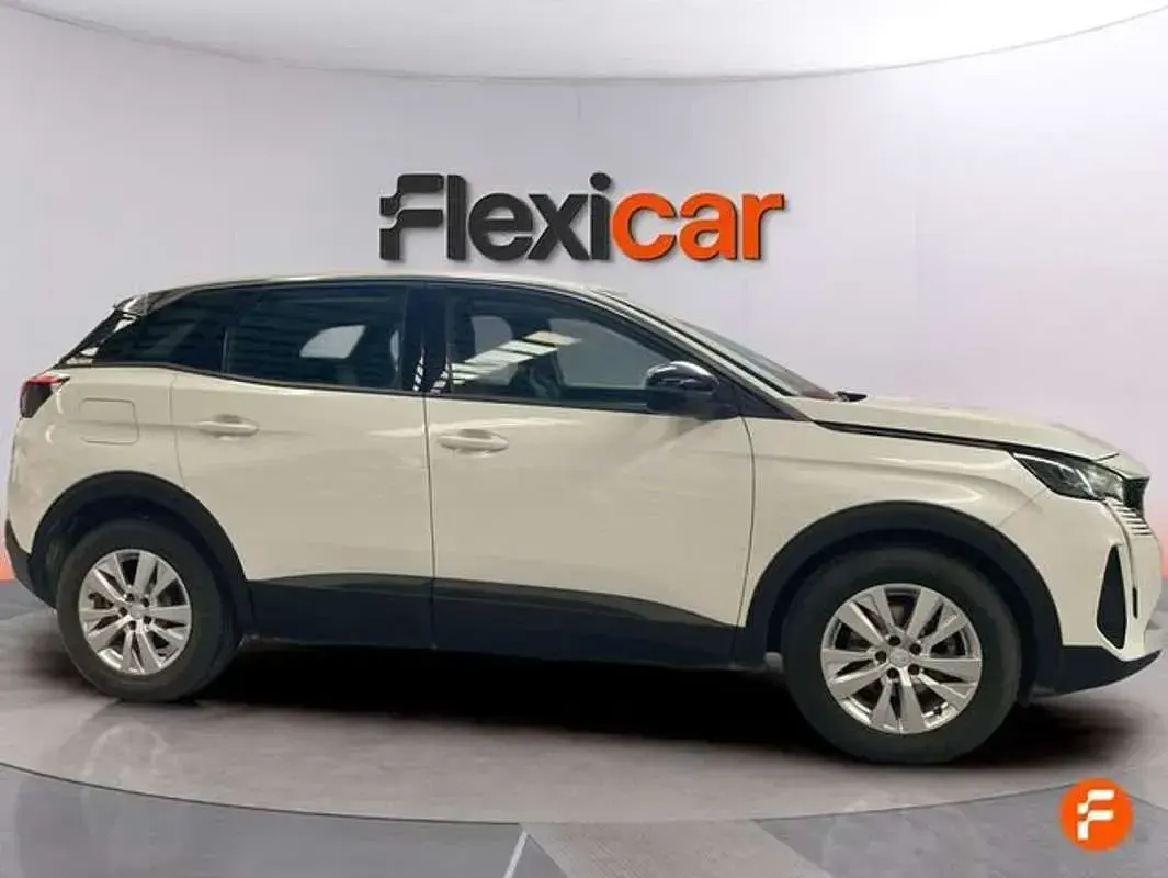 Usado Peugeot 3008 Allure 131 CV (96 kW) 2022 Blanco SUV