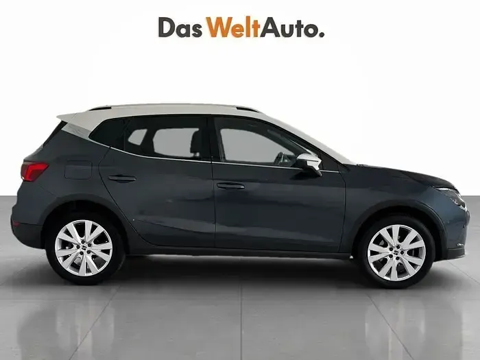 Usado Seat Arona Xperience 110 CV (80 kW) 2022 Gris / plata SUV