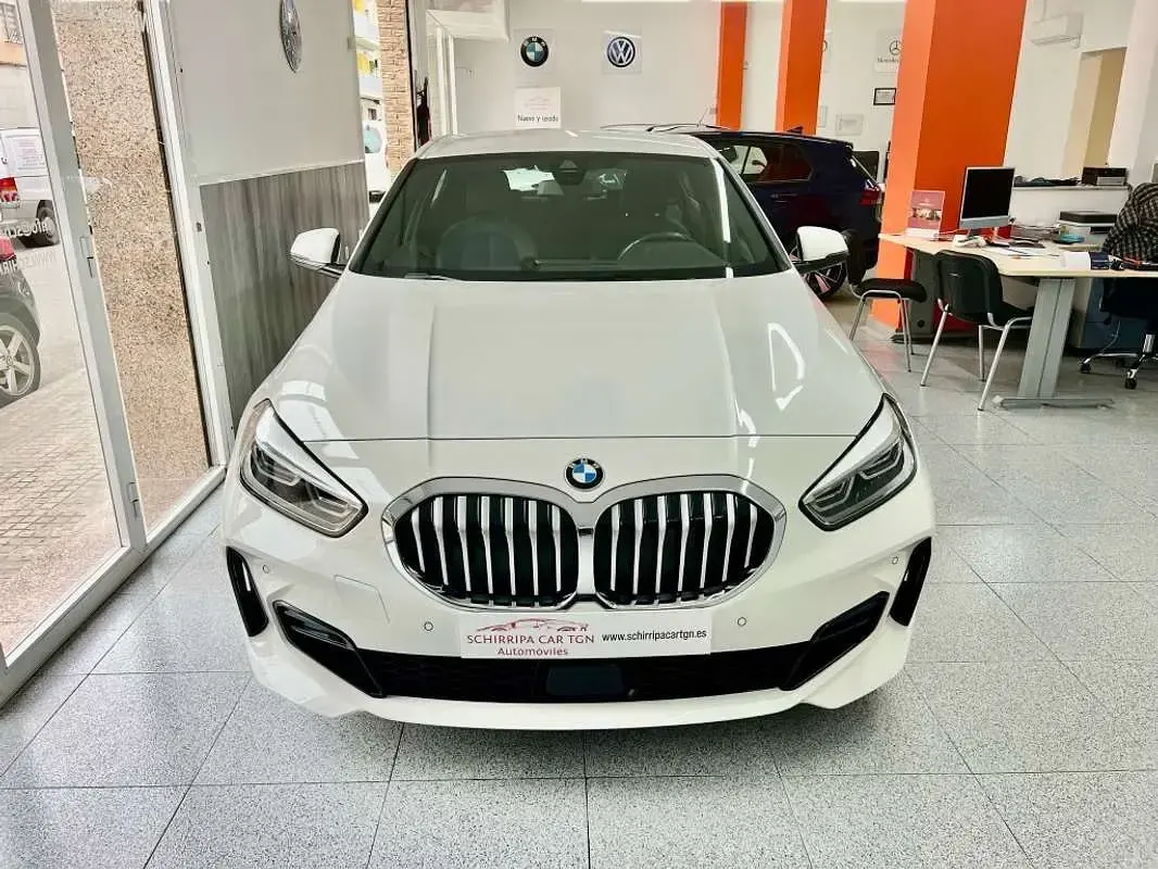 Usado BMW 118 M Sport 136 CV (100 kW) 2023 Blanco Utilitario