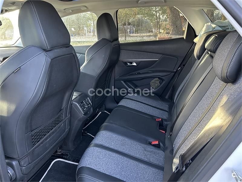 Usado Peugeot 3008 Allure 130 CV (95 kW) 2019 Blanco SUV
