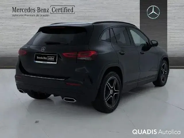 Usado Mercedes GLA200 163 CV (119 kW) 2021 Negro cosmos SUV
