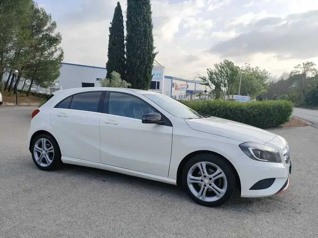 Usado Mercedes A180 Style 109 CV (80 kW) 2014 Blanco Utilitario