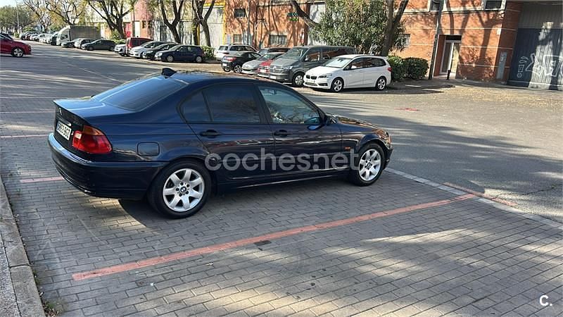 Usado BMW 320 136 CV (100 kW) 2001 Azul Berlina