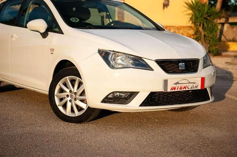 Usado Seat Ibiza Style 105 CV (77 kW) 2012 Blanco Utilitario