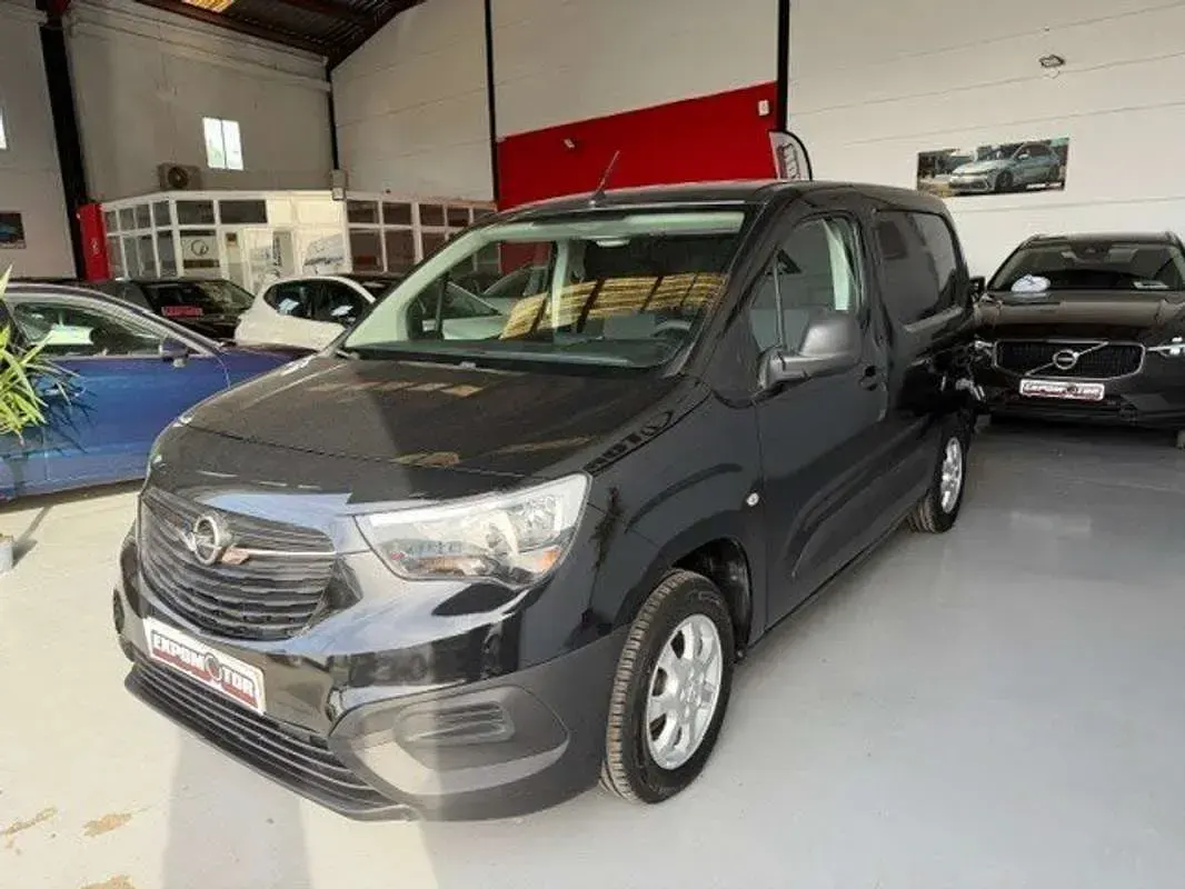 Usado Opel Combo Life Selective 102 CV (75 kW) 2020 Negro Monovolumen