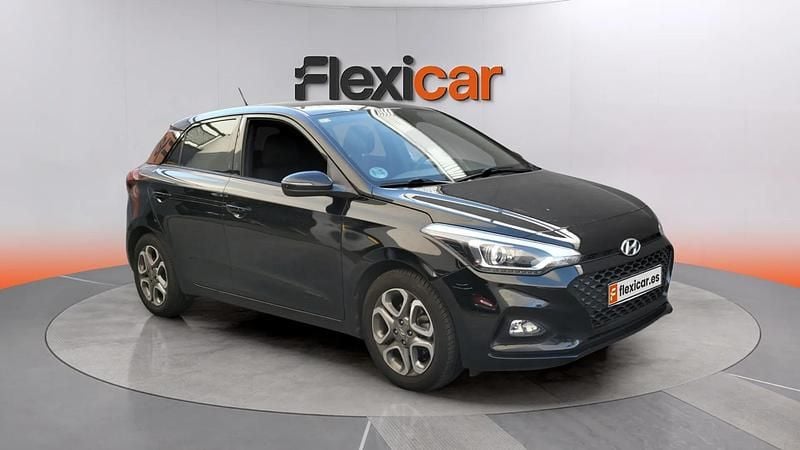 Usado Hyundai i20 100 CV (73 kW) 2018 Negro Berlina