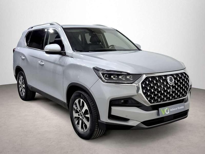 Usado Ssangyong (KGM) Rexton 203 CV (149 kW) 2023 Gris / plata SUV