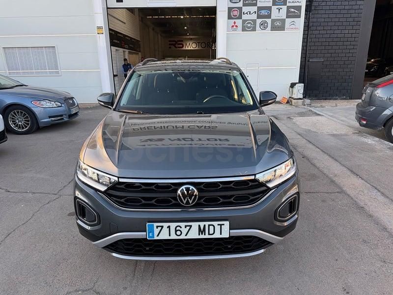 Usado VW T-Roc Life 115 CV (84 kW) 2023 Gris / plata SUV