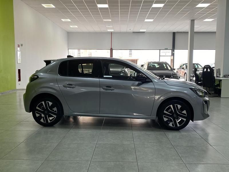Usado Peugeot 208 Allure 136 CV (100 kW) 2025 Gris Utilitario