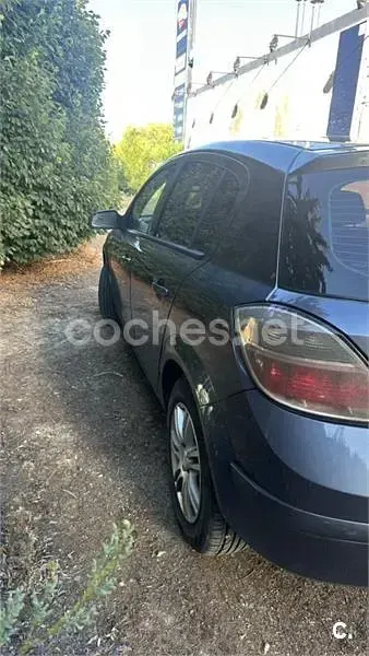 Usado Opel Astra Enjoy 90 CV (66 kW) 2007 Gris / plata Berlina
