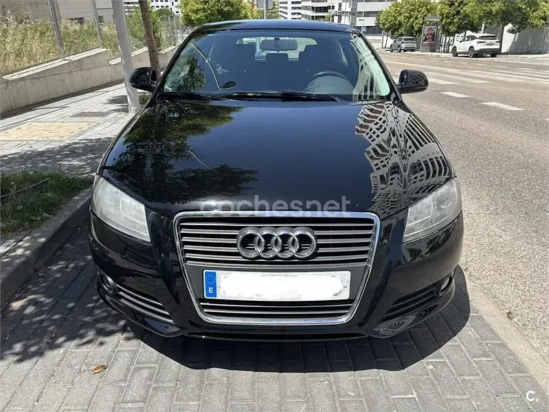 Usado Audi A3 Ambiente 105 CV (77 kW) 2009 Negro Utilitario