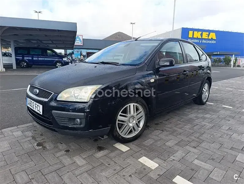 Usado Ford Focus Ghia 109 CV (80 kW) 2006 Negro Berlina