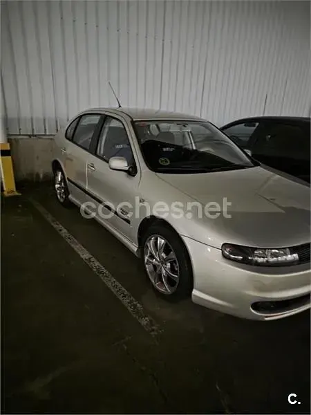 Usado Seat Leon Sport 105 CV (77 kW) 2002 Beige Utilitario