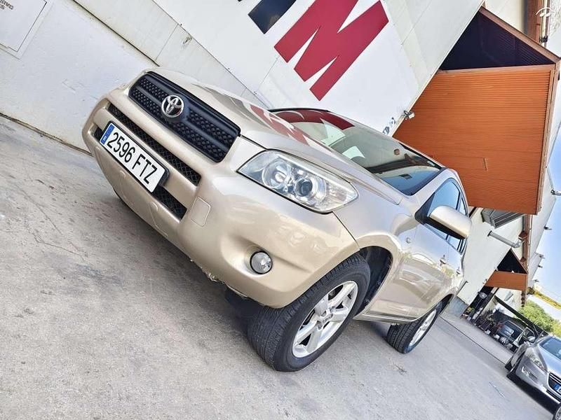 Usado Toyota RAV4 Executive 136 CV (100 kW) 2007 Beige SUV
