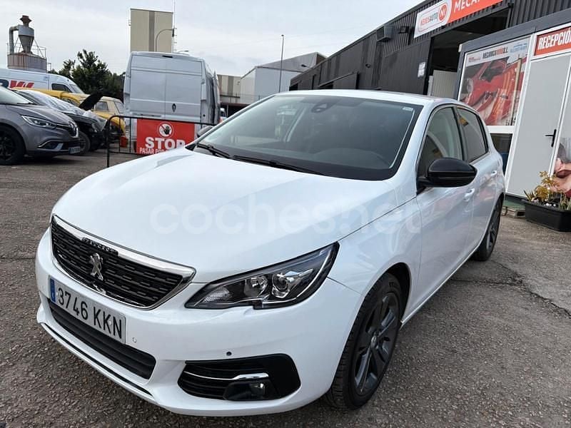 Usado Peugeot 308 Allure 130 CV (95 kW) 2018 Blanco Berlina
