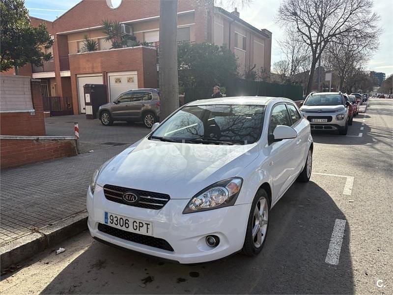 Używany Kia Ceed Active 122 KM (89 kW) 2009 Biały Hatchback