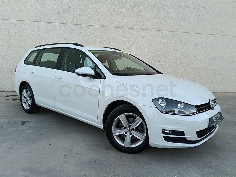 Usado VW Golf VII Advance 105 CV (77 kW) 2014 Blanco Familiar