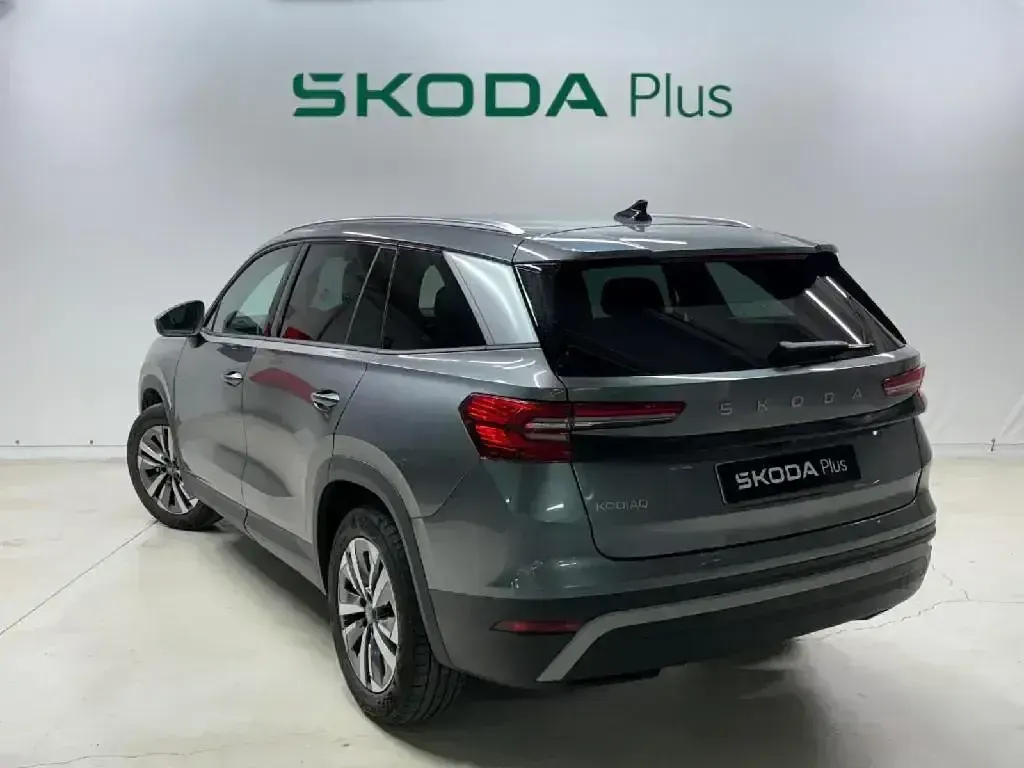 Usado Skoda Kodiaq Selection 150 HP (110 kW) 2025 Cinzento SUV