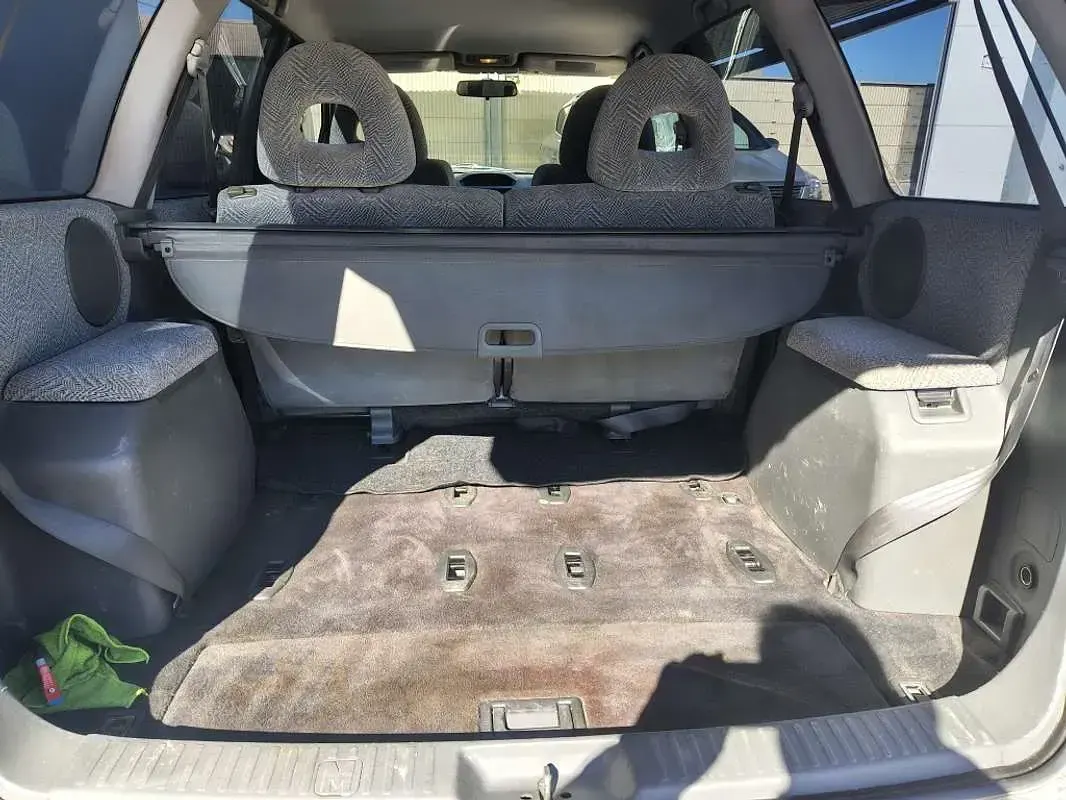Usado Mitsubishi Space Wagon Plus 150 CV (110 kW) 2000 Gris Monovolumen