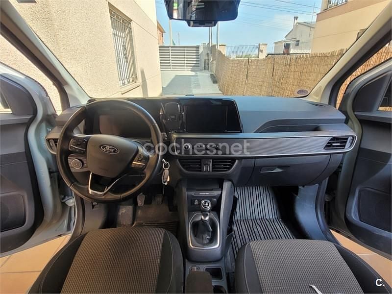 Usado Ford Tourneo Courier Trend 125 CV (91 kW) 2024 Verde Monovolumen