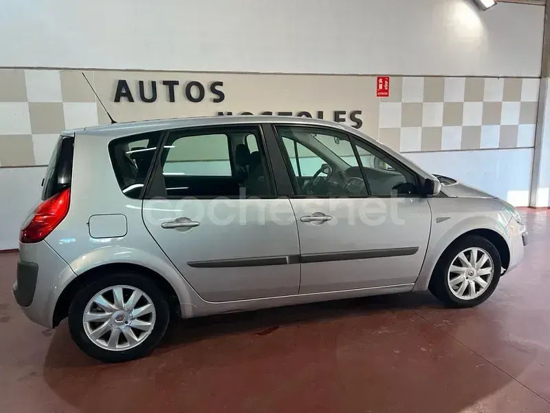 Usado Renault Scénic II 105 CV (77 kW) 2008 Gris / plata Monovolumen
