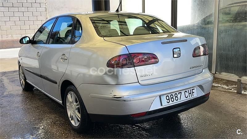 Usado Seat Cordoba Stella 75 CV (55 kW) 2003 Gris / plata Berlina