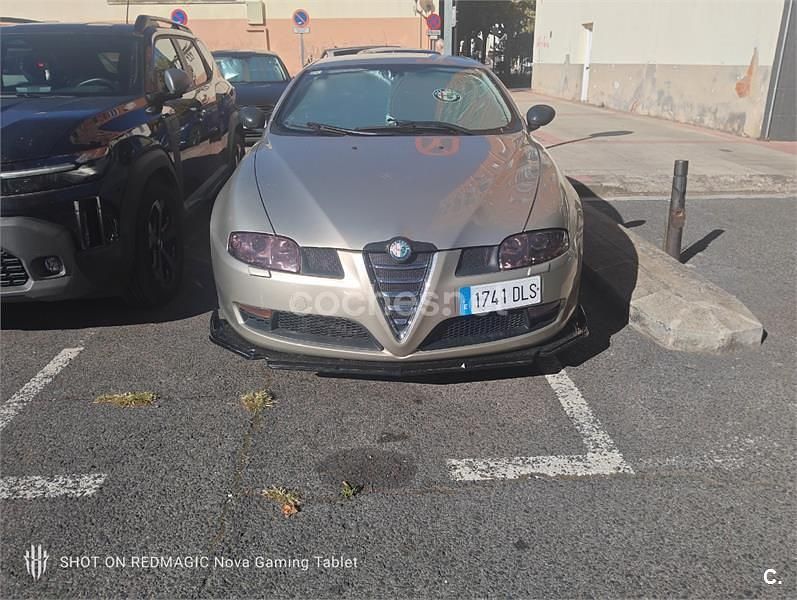 Beige Usado 2005 Alfa Romeo GT Distinctive Coupe | 4500 € (Precio justo) - Imagen 1/4