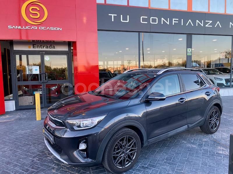 Usado Kia Stonic 100 CV (73 kW) 2020 Gris / plata SUV
