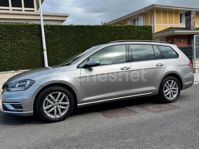 Beige Usado 2017 VW Golf VII Advance Familiar | 14.500 € (Buen precio) - Imagen 1/4
