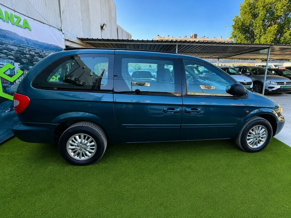 Usado Chrysler Grand Voyager 150 CV (110 kW) 2006 Verde Monovolumen