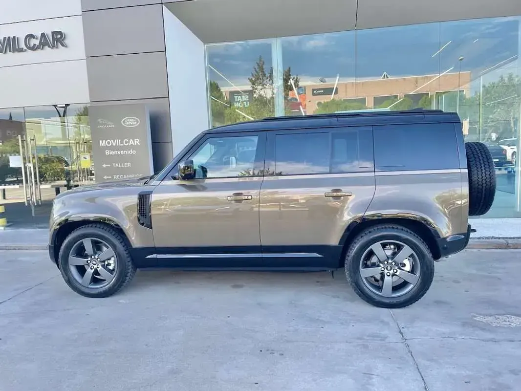 Usado Land Rover Defender SE Dynamic 249 CV (183 kW) 2025 Marrón SUV