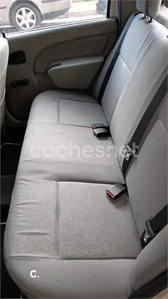 Usado Dacia Logan Lauréate 90 CV (66 kW) 2006 Gris / plata Berlina