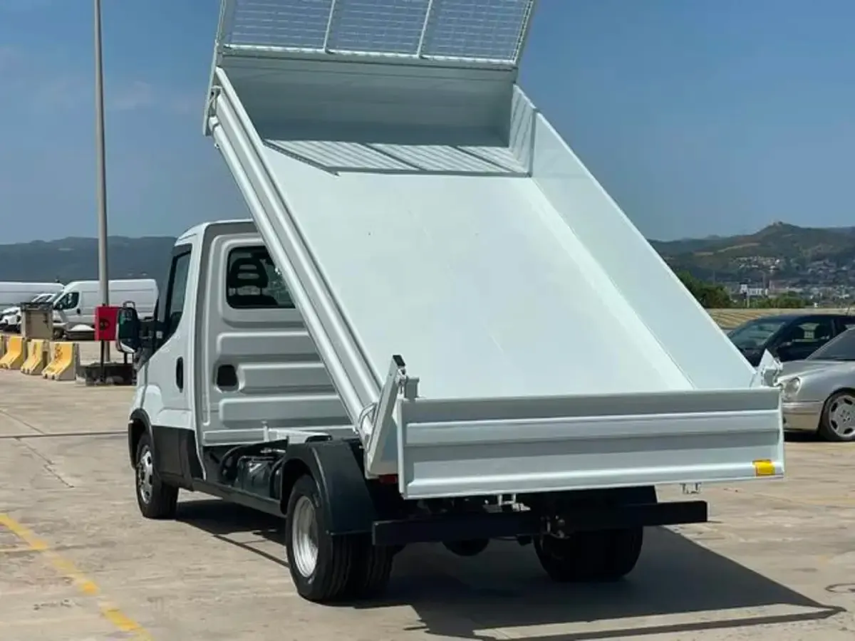 Usado Iveco Daily 136 CV (100 kW) 2021 Blanco Van