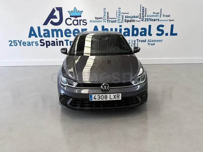 Usado VW Polo R-line 95 CV (69 kW) 2022 Gris / plata Utilitario