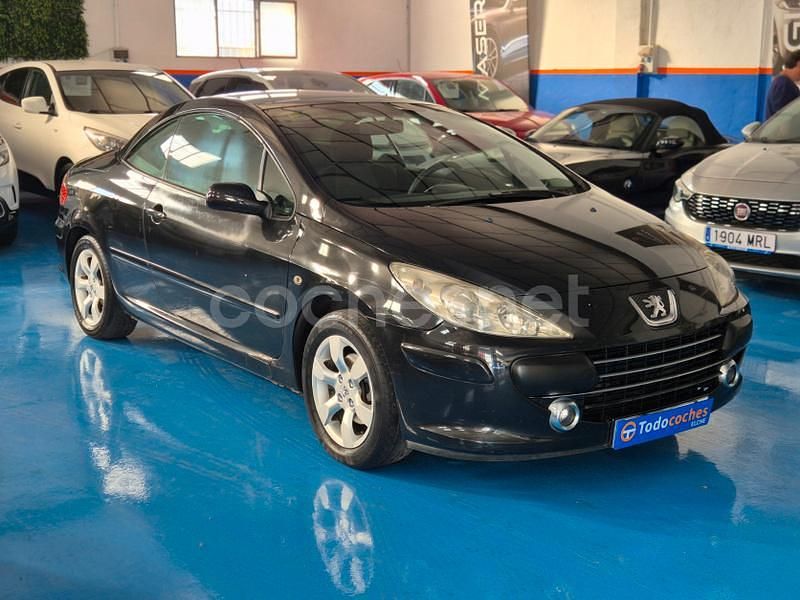 Usado Peugeot 307 CC 110 CV (80 kW) 2006 Negro Descapotable
