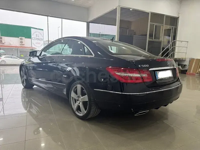 Usado Mercedes E500 Avantgarde 388 CV (285 kW) 2010 Azul Coupe