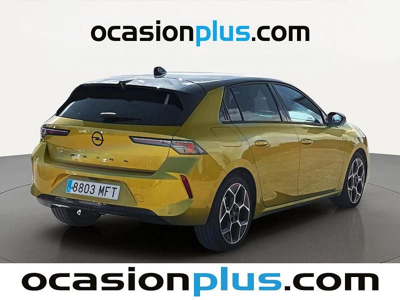 Usado Opel Astra GS Line 130 CV (95 kW) 2023 Amarillo
