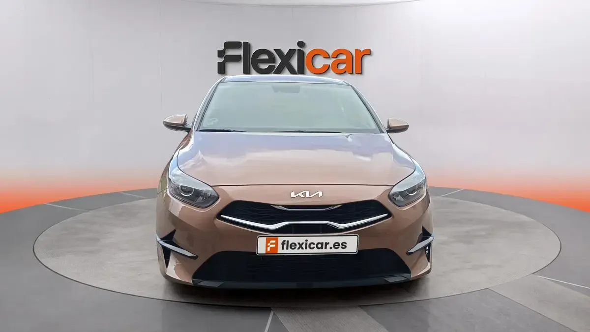 Usado Kia Ceed 101 CV (74 kW) 2023 Beige Utilitario