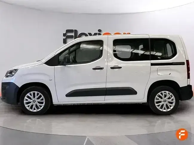 Usado Citroën Berlingo Feel 102 CV (75 kW) 2023 Blanco Monovolumen