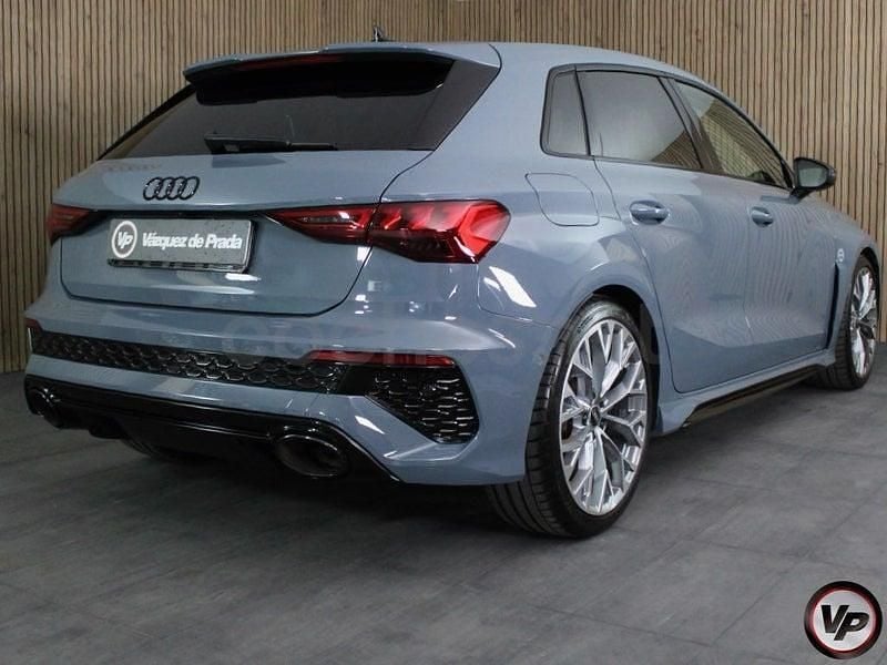 Usado Audi RS3 Premium 400 CV (294 kW) 2022 Gris / plata Berlina