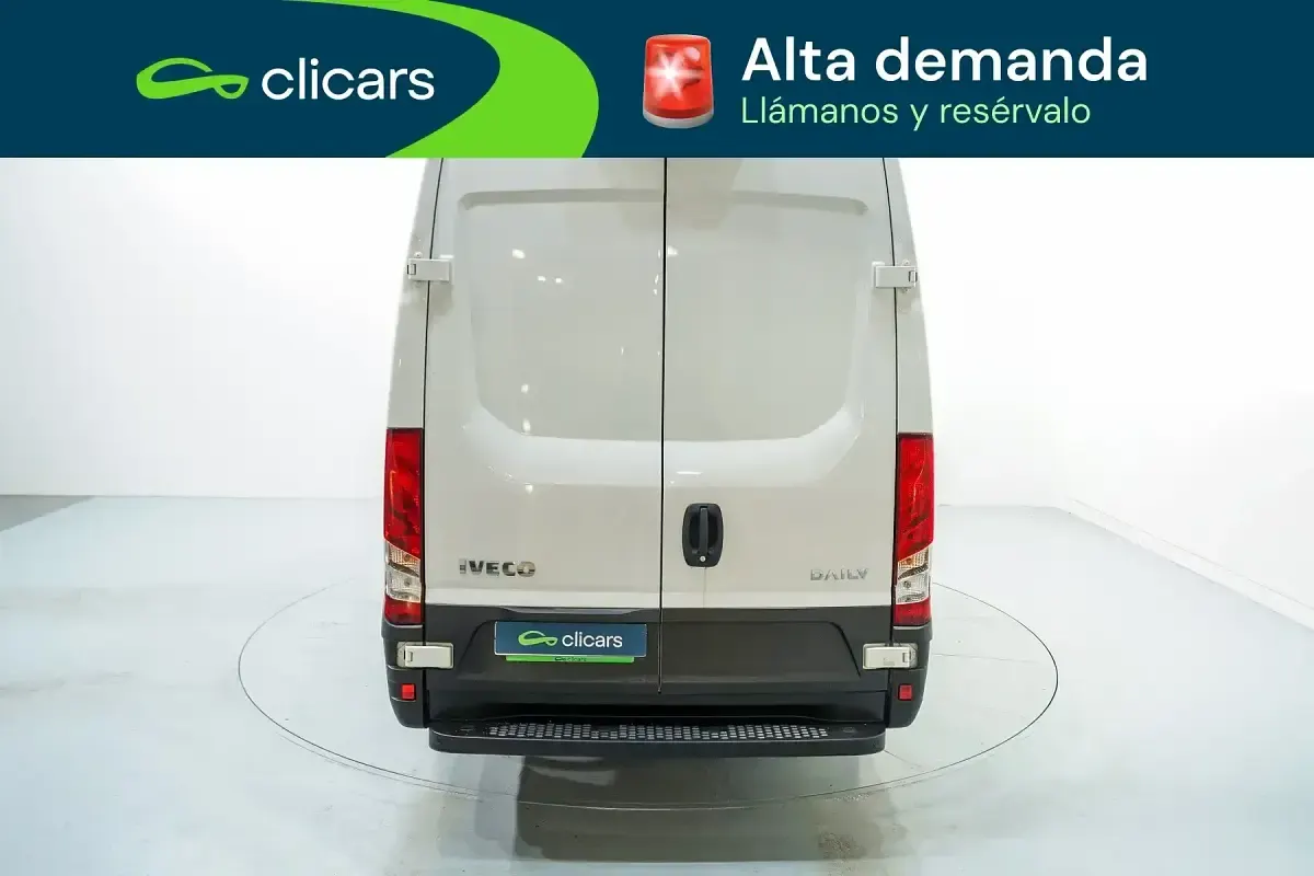 Usado Iveco Daily 156 CV (114 kW) 2023 Blanco Van